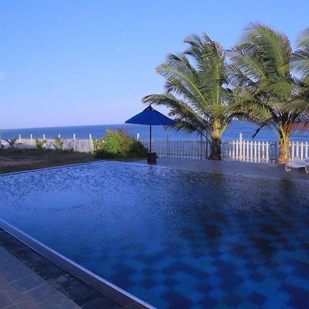 Peacock Beach Hotel Hambantota Exterior foto
