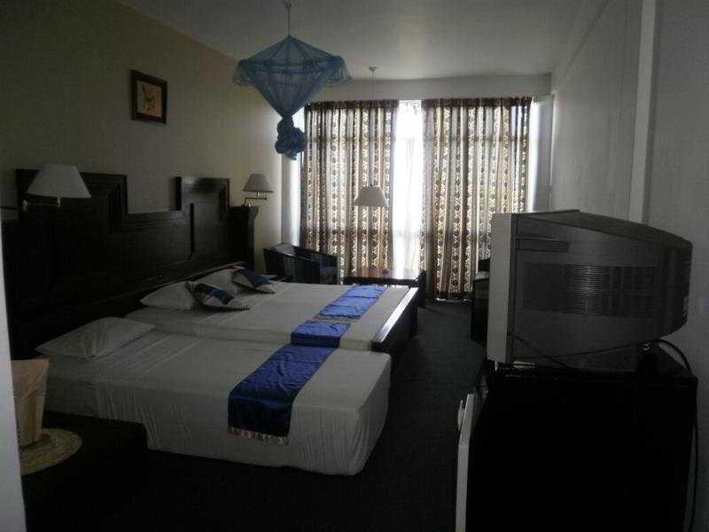 Peacock Beach Hotel Hambantota Exterior foto