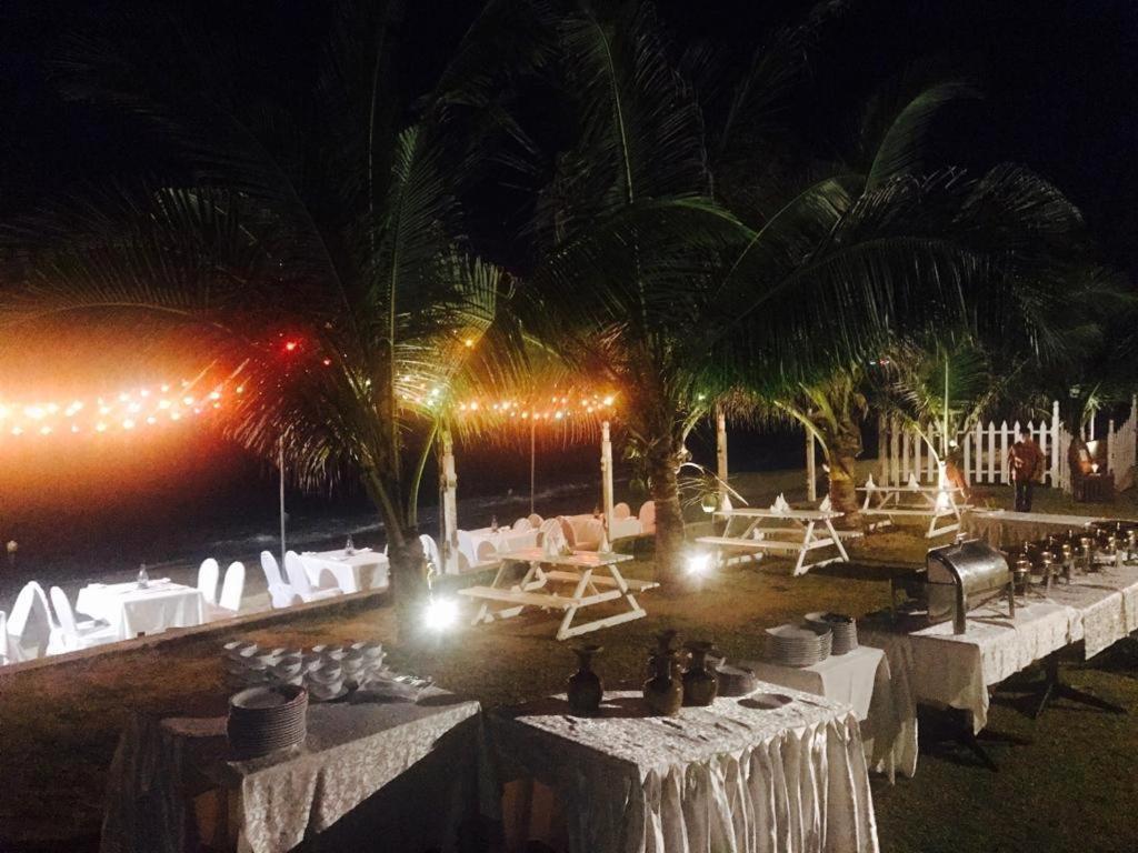 Peacock Beach Hotel Hambantota Exterior foto