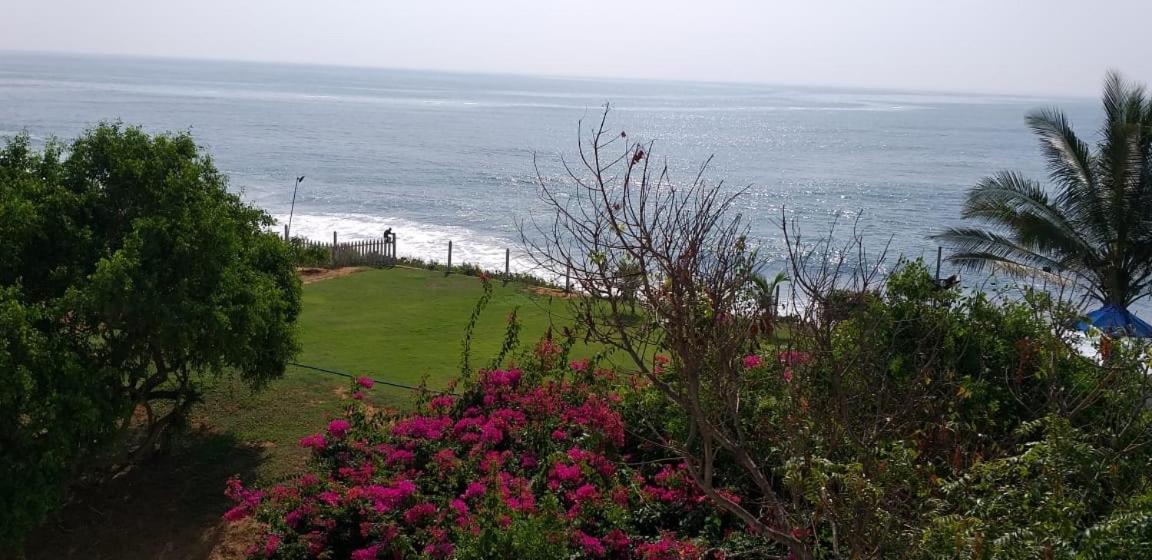 Peacock Beach Hotel Hambantota Exterior foto